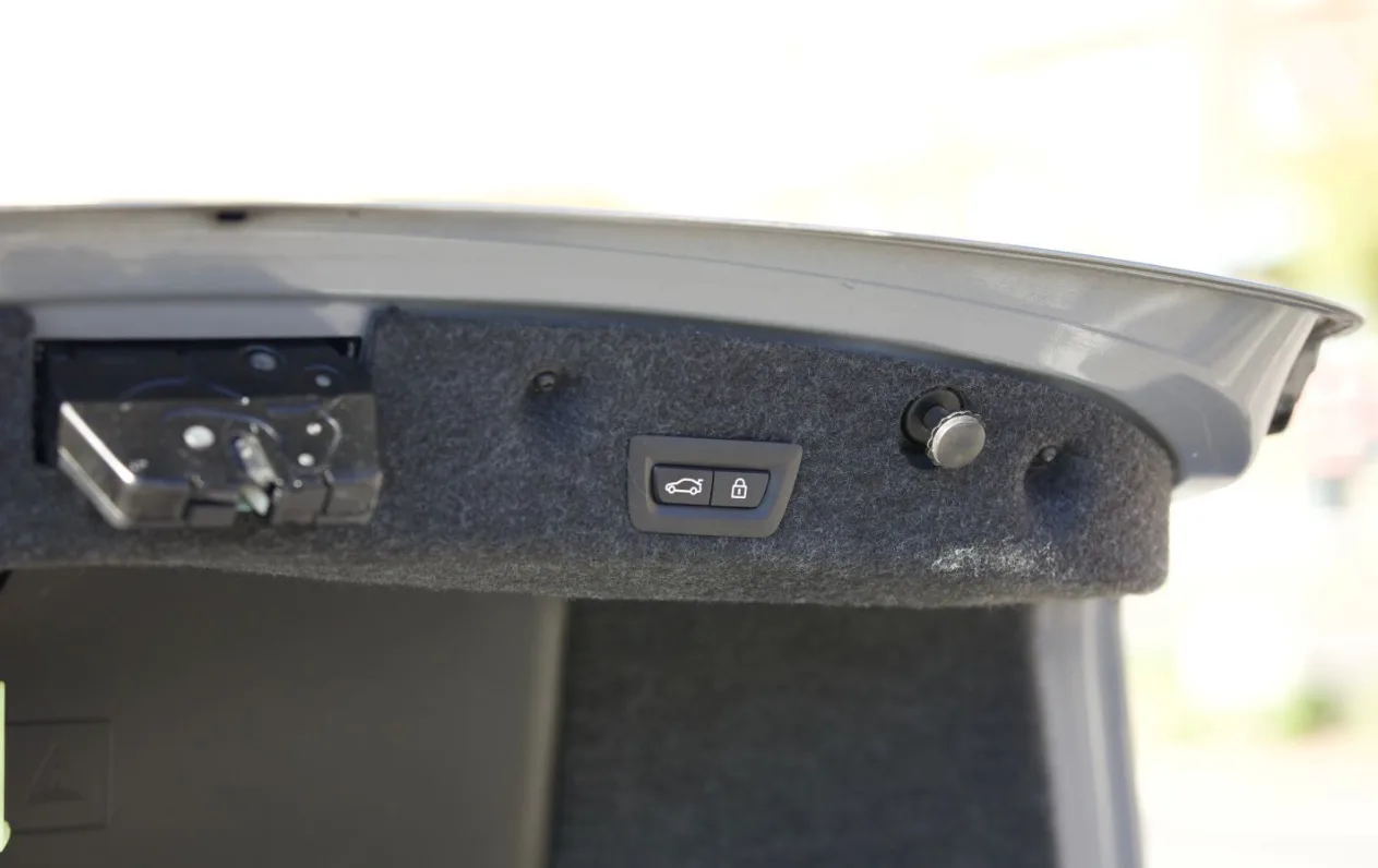 Trunk lockout service opening locked car trunk without damage by Triton Locksmith